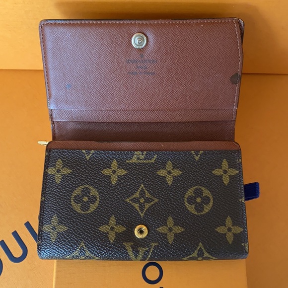 Authentic Louis Vuitton Wallet Monogram - Picture 6 of 17